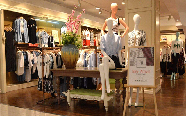 陳列重于導購 快時尚服裝店應超越“產品思維”的視覺營銷革命